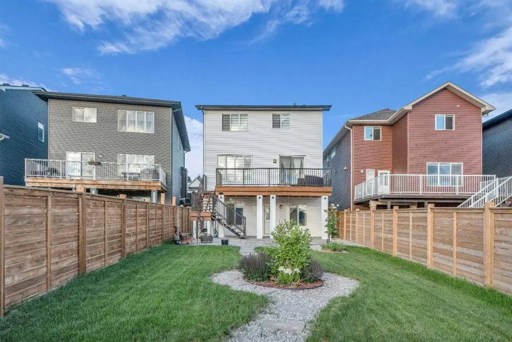 240 Lucas Crescent NW