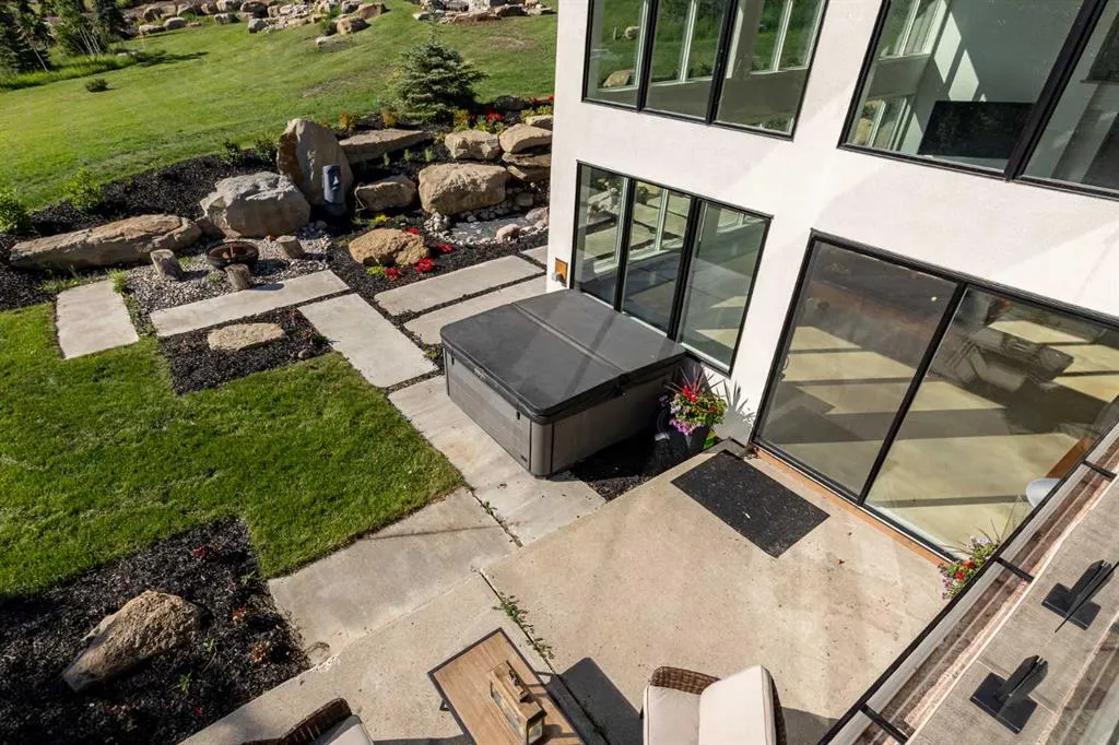 10 Devonian Ridge Place