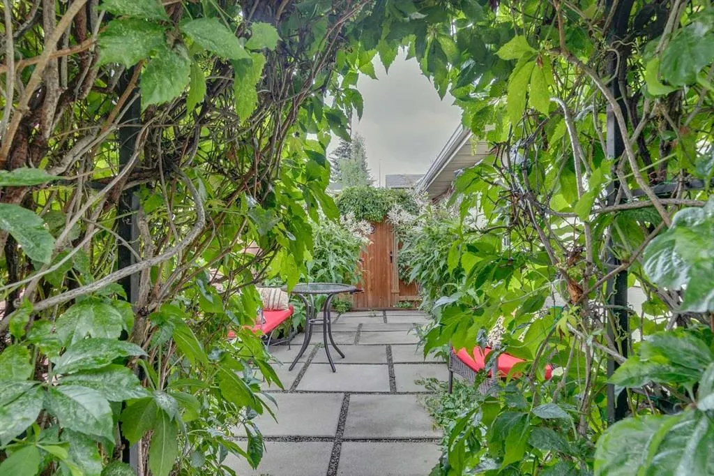 85 Erin Woods Place SE
