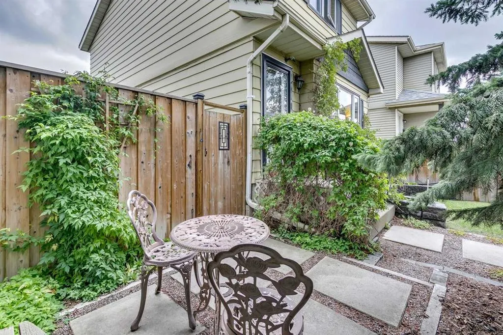 85 Erin Woods Place SE