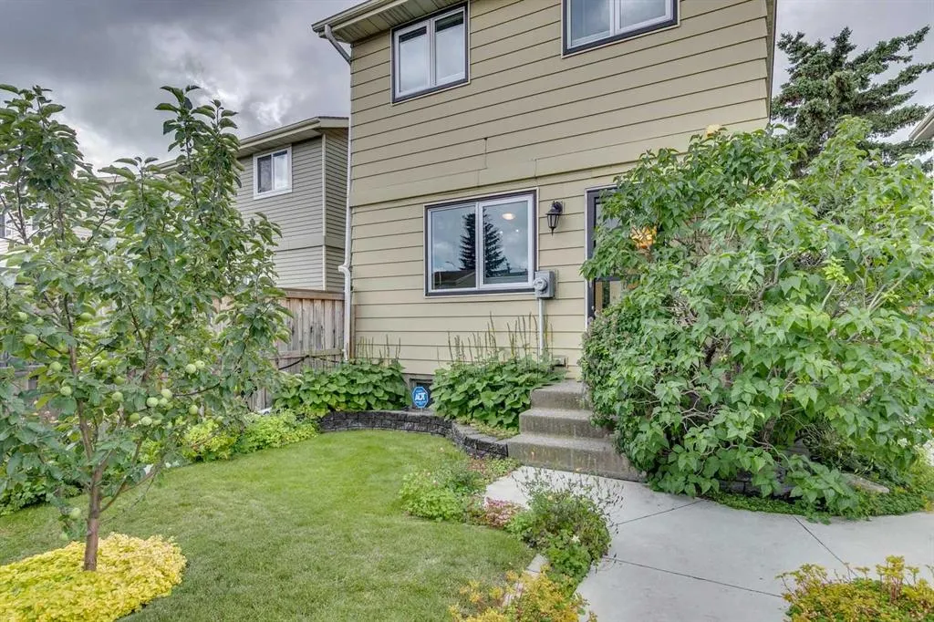 85 Erin Woods Place SE
