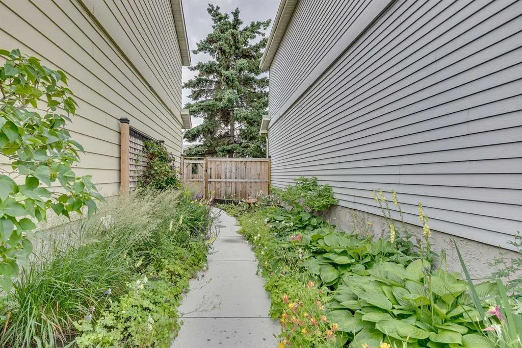 85 Erin Woods Place SE