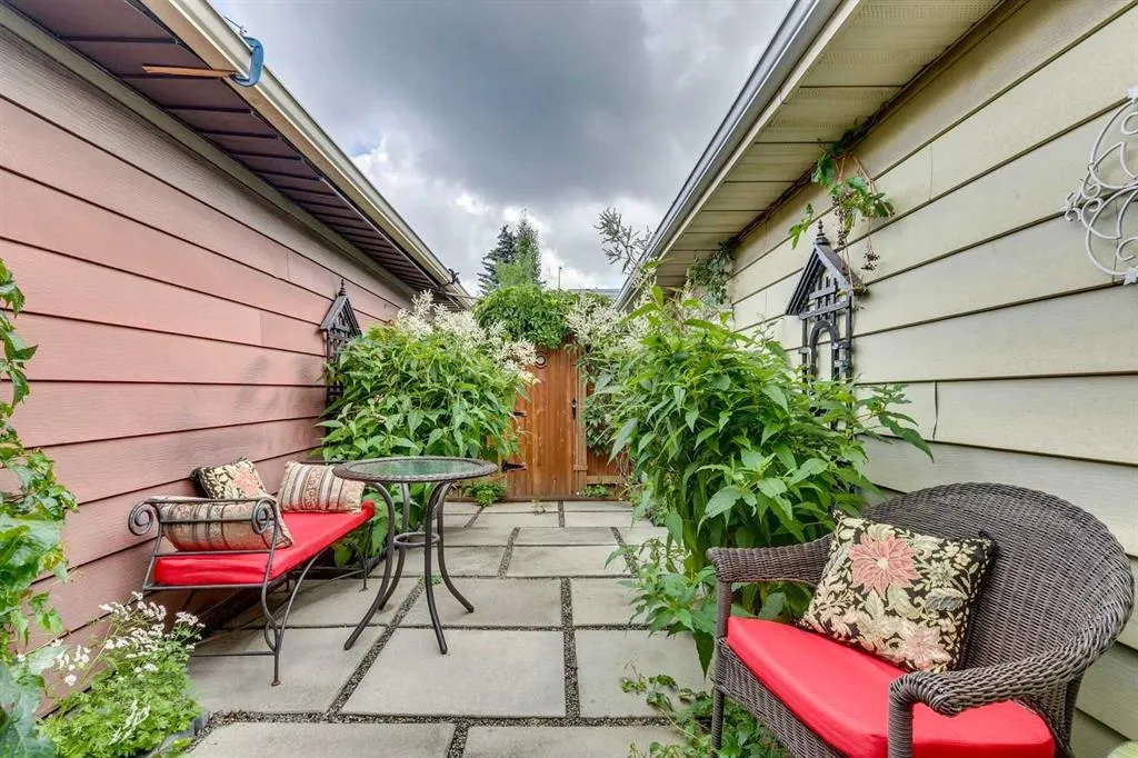 85 Erin Woods Place SE