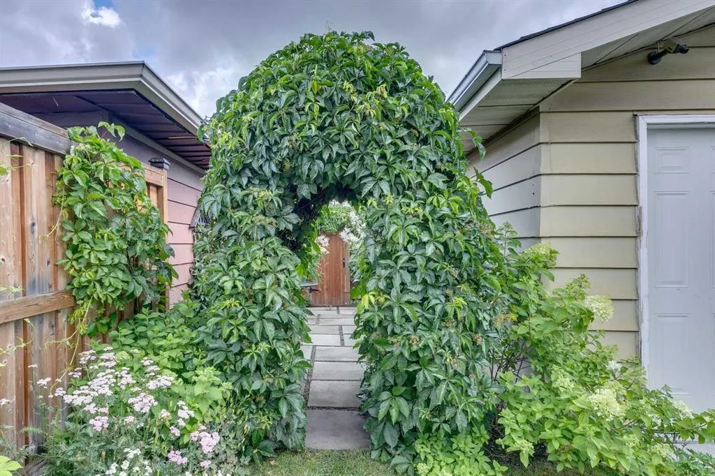 85 Erin Woods Place SE