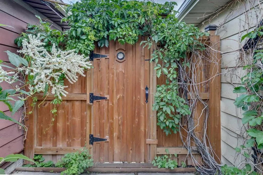 85 Erin Woods Place SE