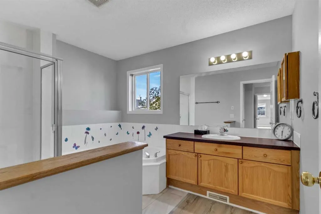 42 Royal Elm Drive NW