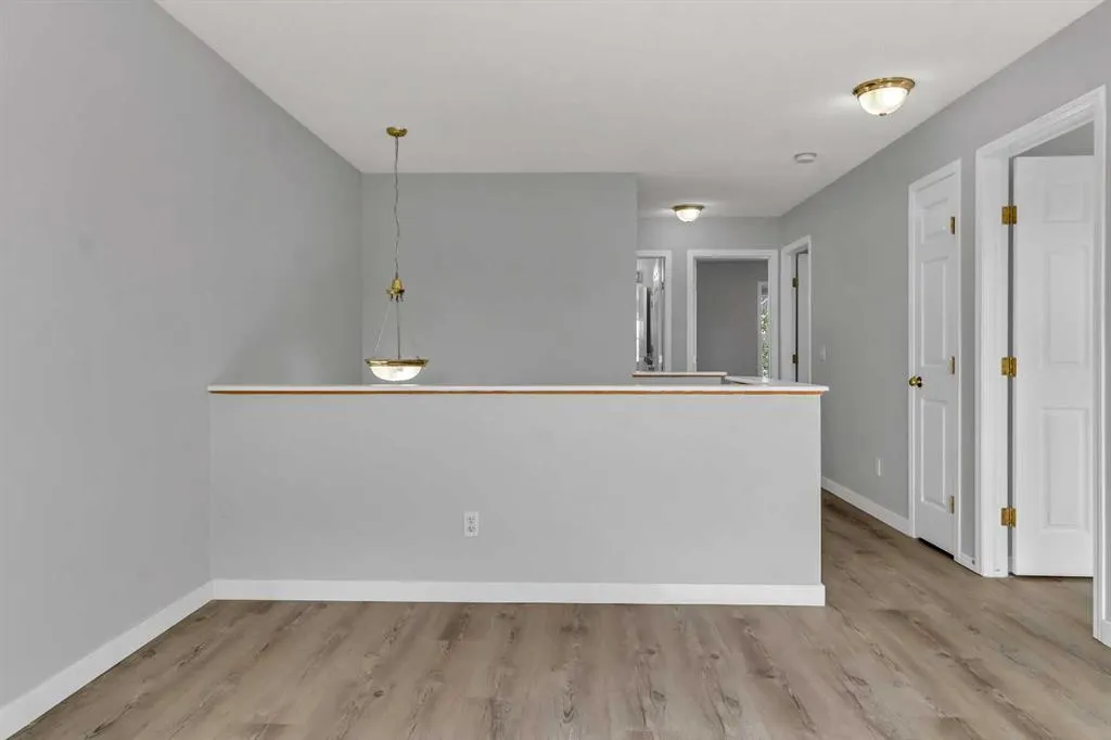 42 Royal Elm Drive NW