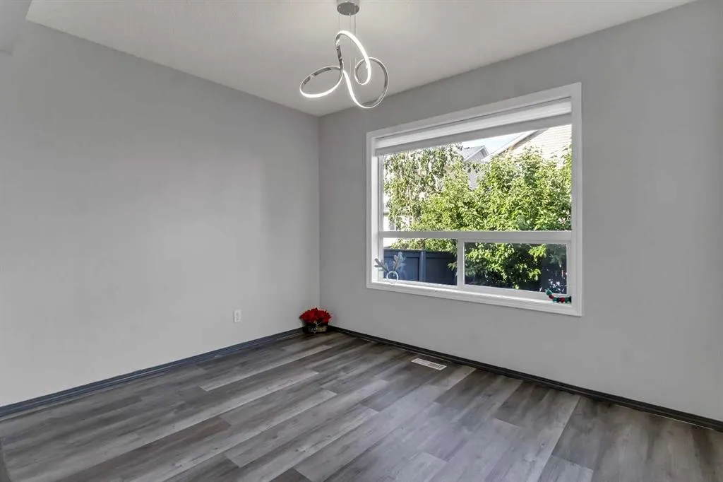42 Royal Elm Drive NW