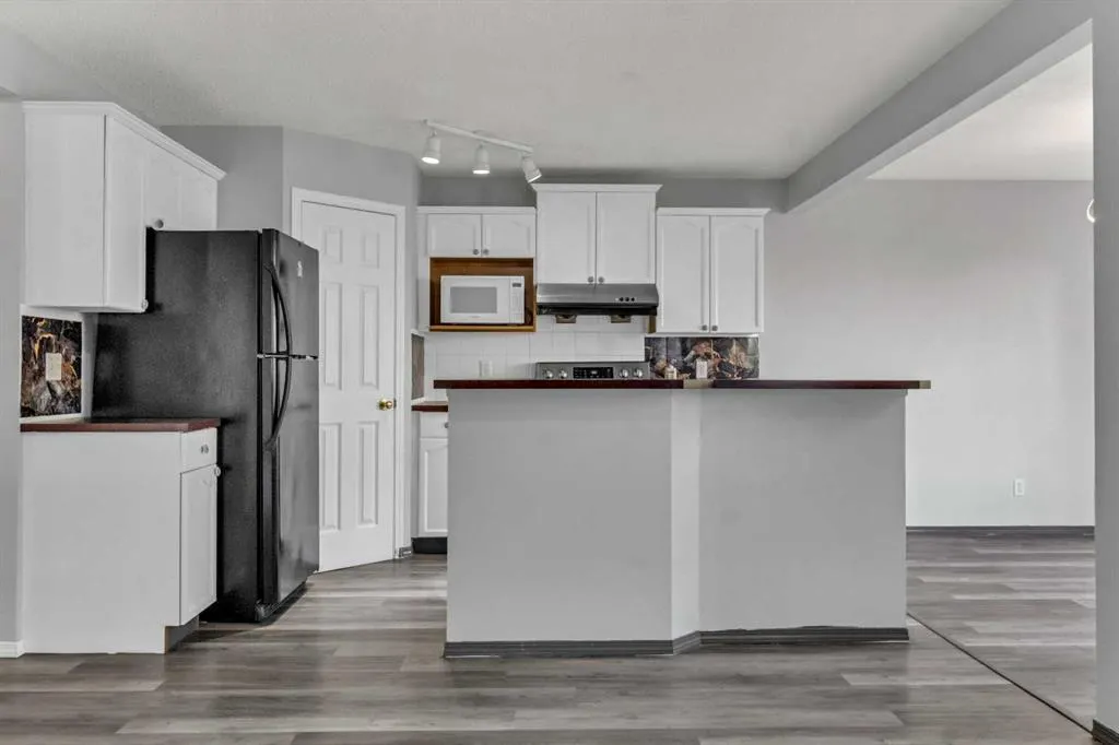 42 Royal Elm Drive NW