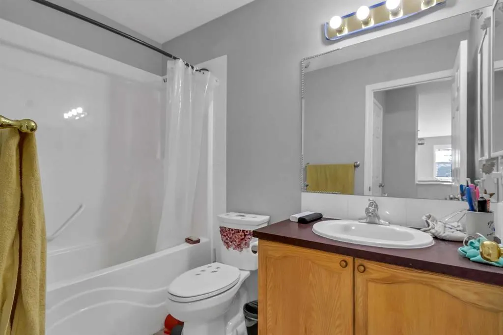 42 Royal Elm Drive NW