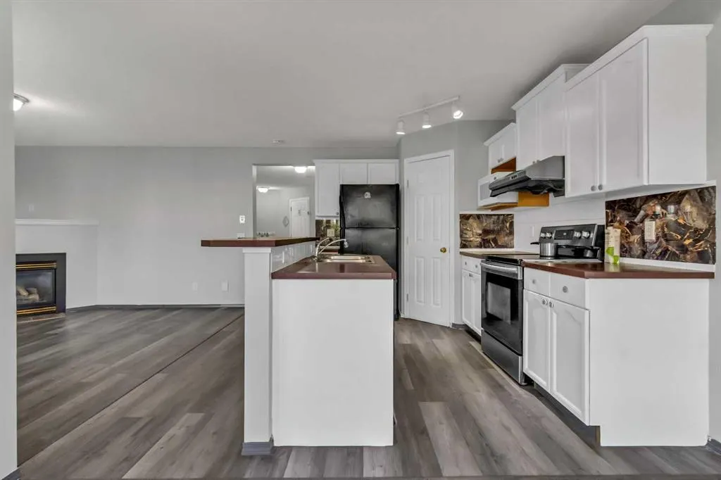 42 Royal Elm Drive NW