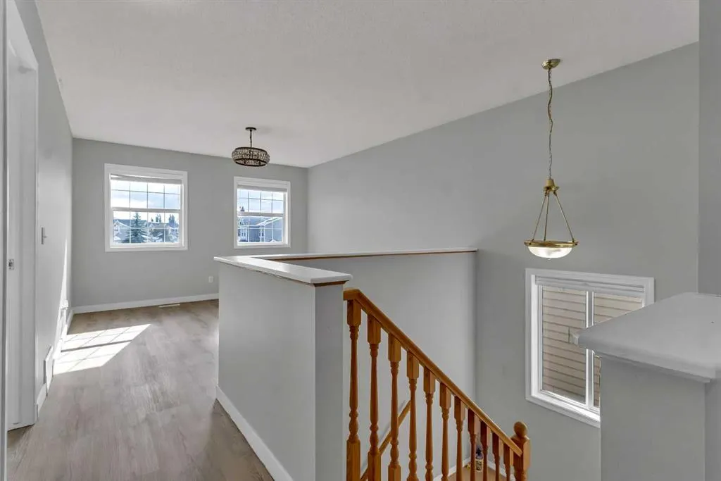 42 Royal Elm Drive NW