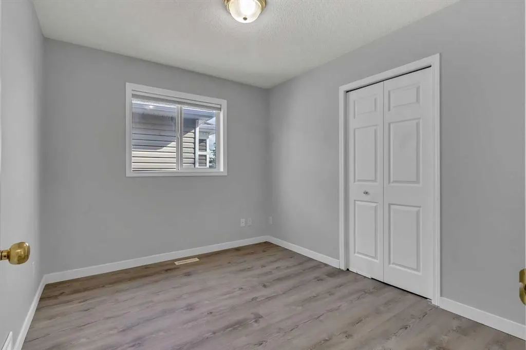 42 Royal Elm Drive NW