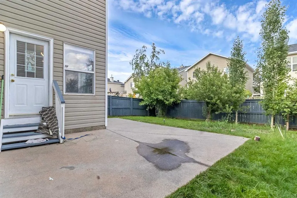 42 Royal Elm Drive NW