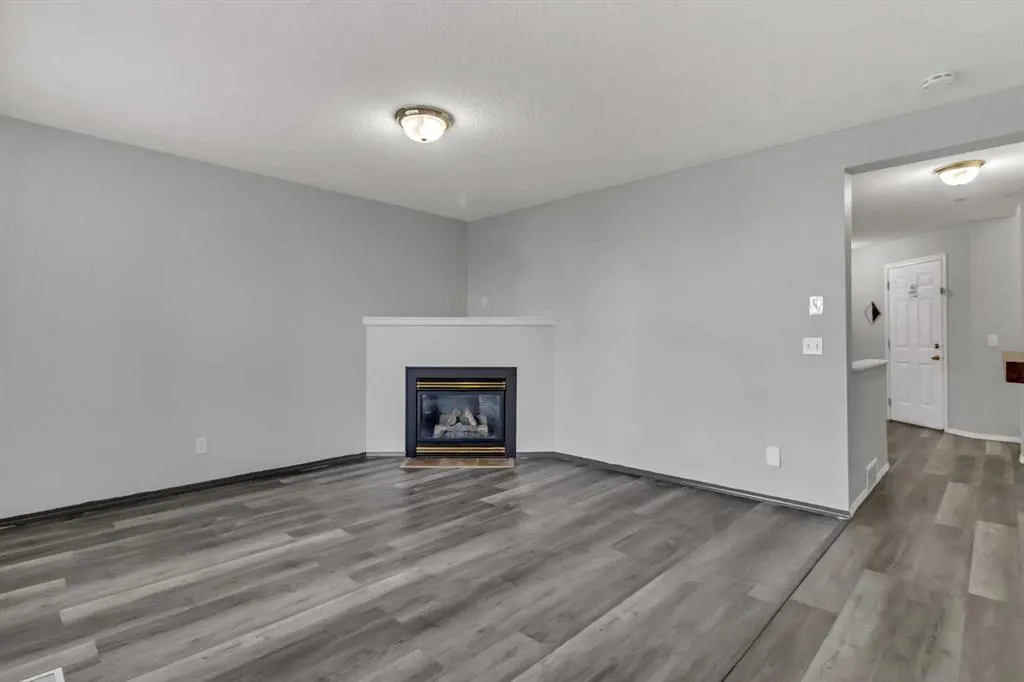 42 Royal Elm Drive NW