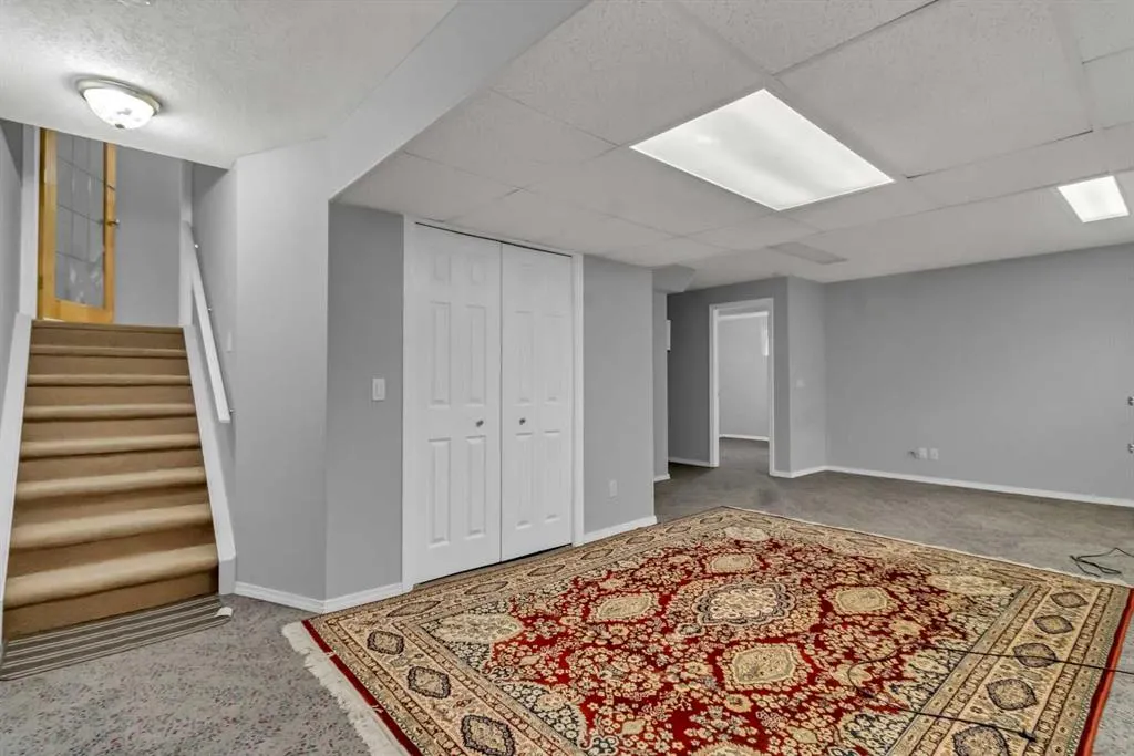 42 Royal Elm Drive NW