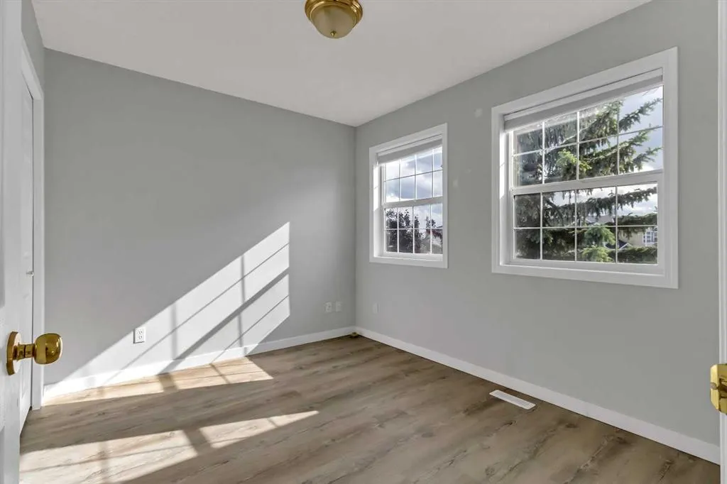 42 Royal Elm Drive NW
