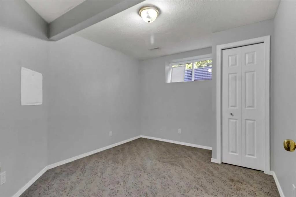 42 Royal Elm Drive NW
