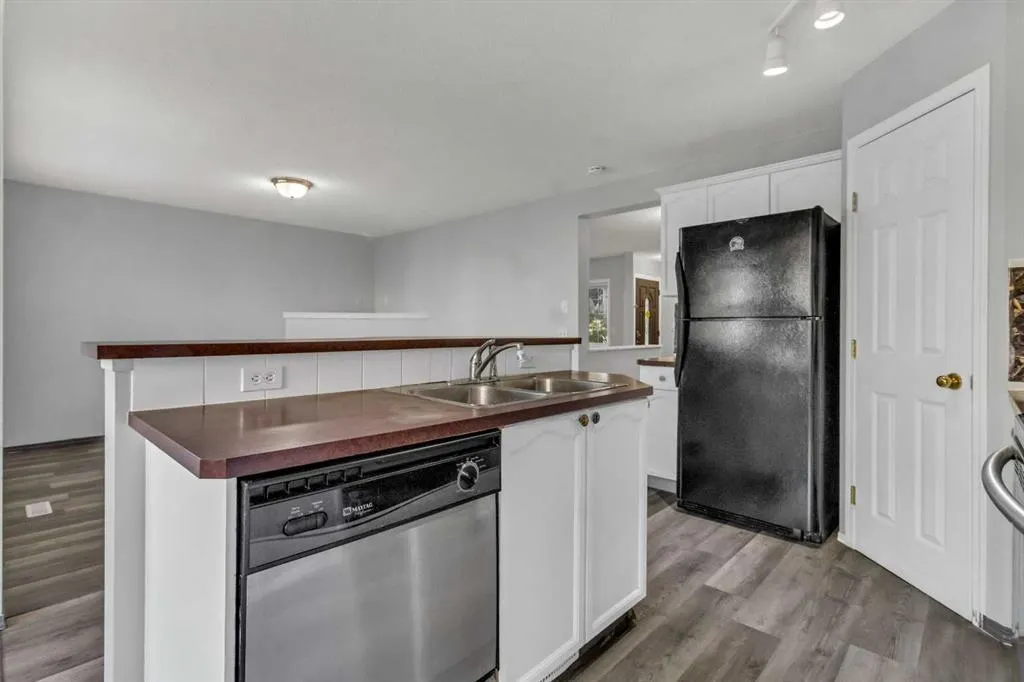 42 Royal Elm Drive NW