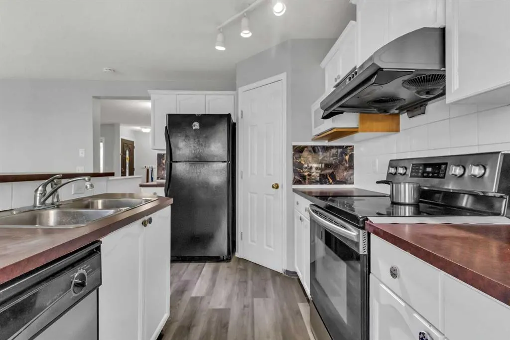 42 Royal Elm Drive NW