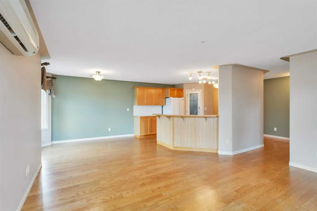 3501 49 Avenue, #102