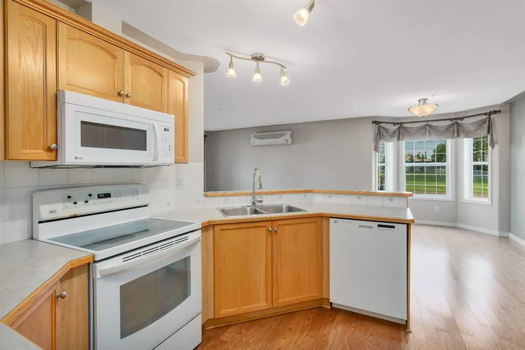 3501 49 Avenue, #102