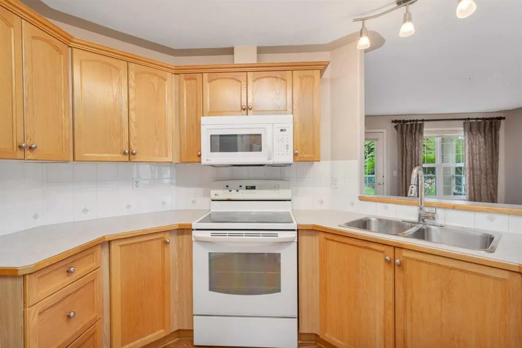 3501 49 Avenue, #102