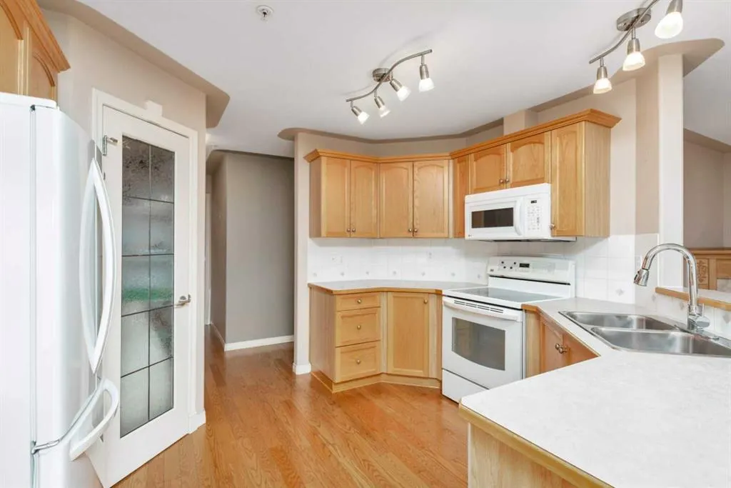 3501 49 Avenue, #102