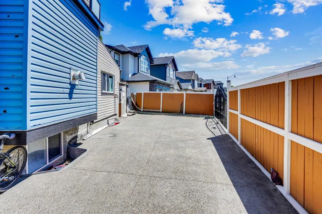 3 Taralake Mews NE