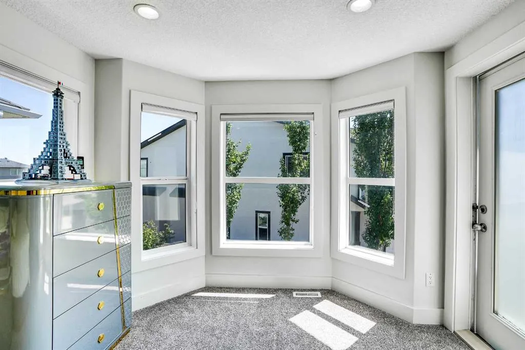 3 Taralake Mews NE