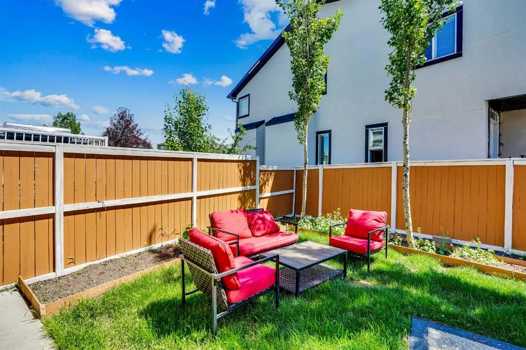 3 Taralake Mews NE