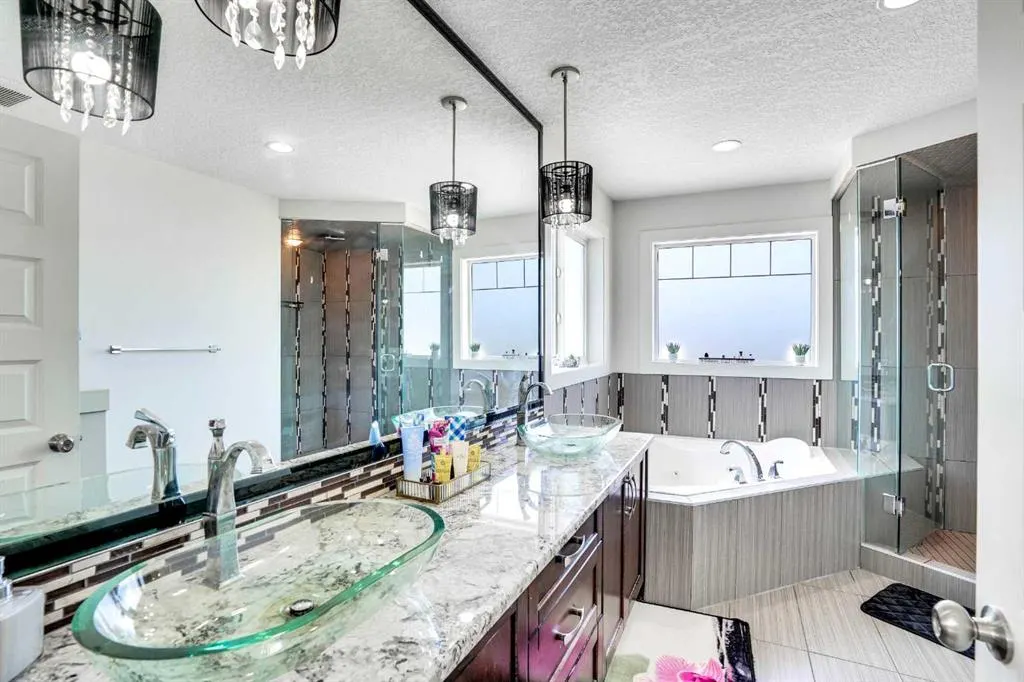 3 Taralake Mews NE