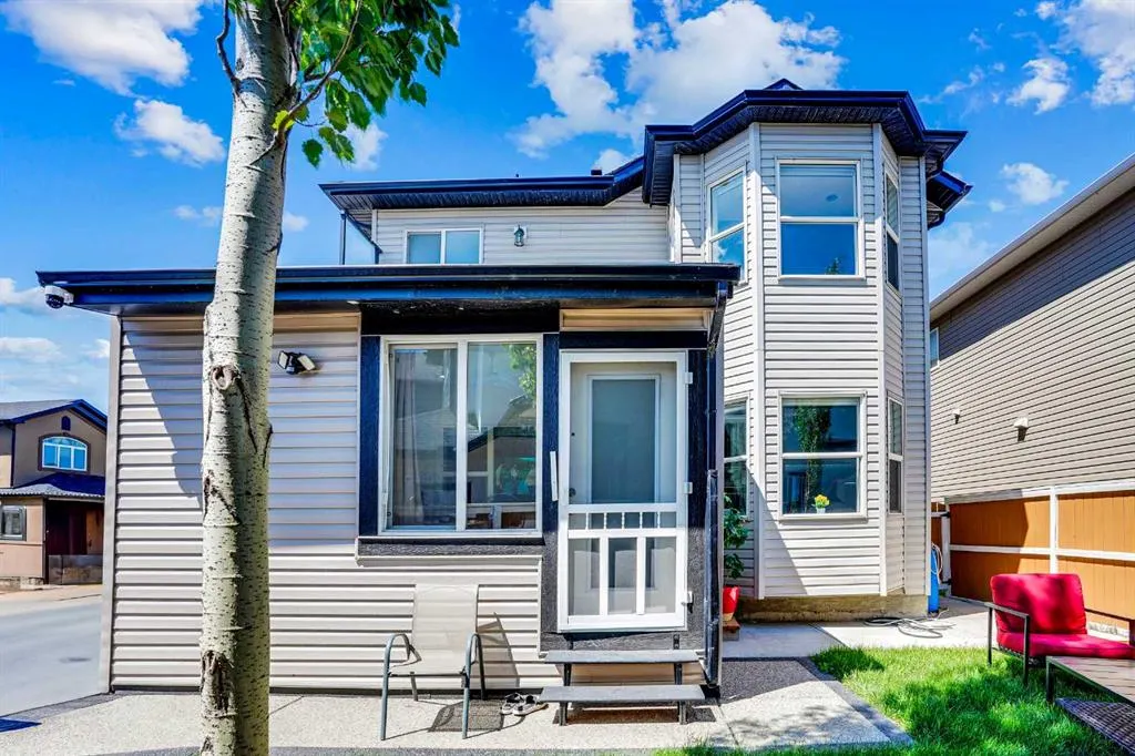 3 Taralake Mews NE