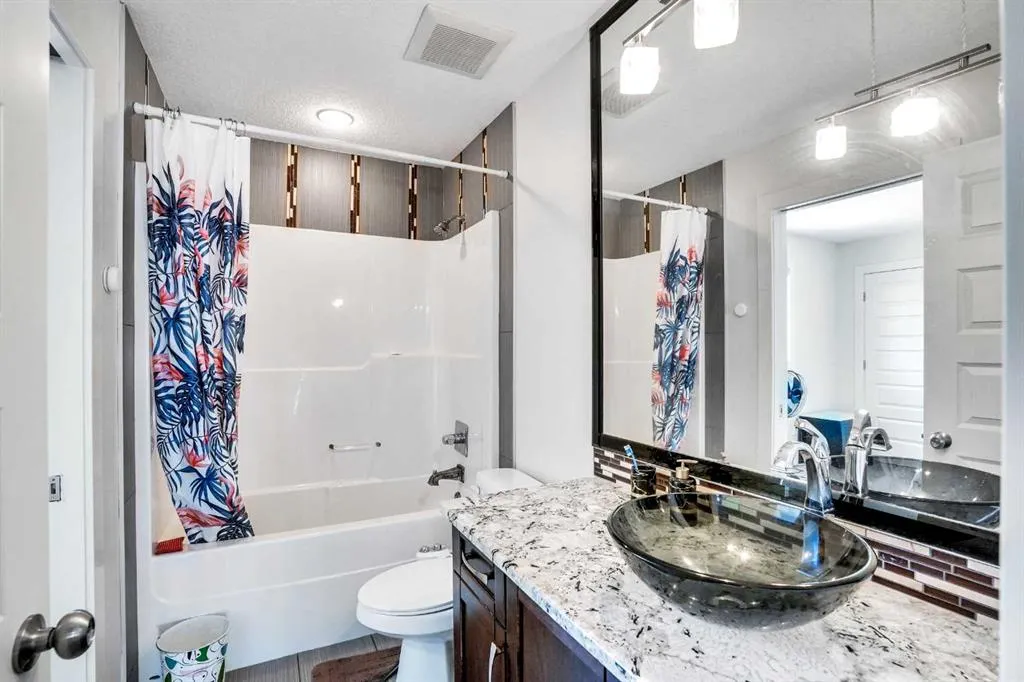 3 Taralake Mews NE