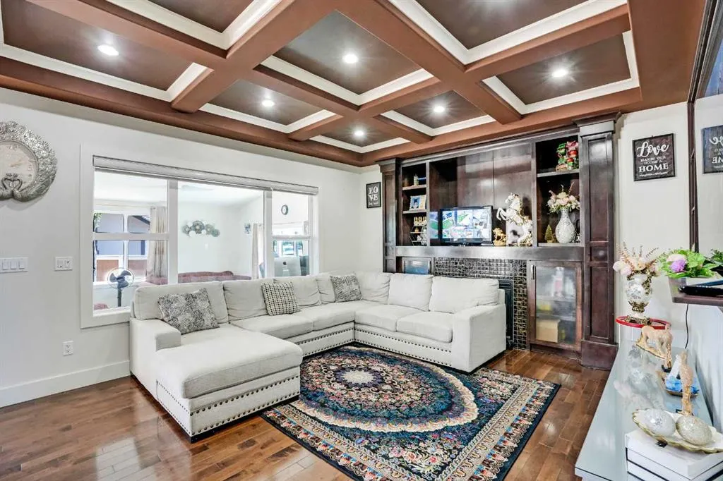 3 Taralake Mews NE