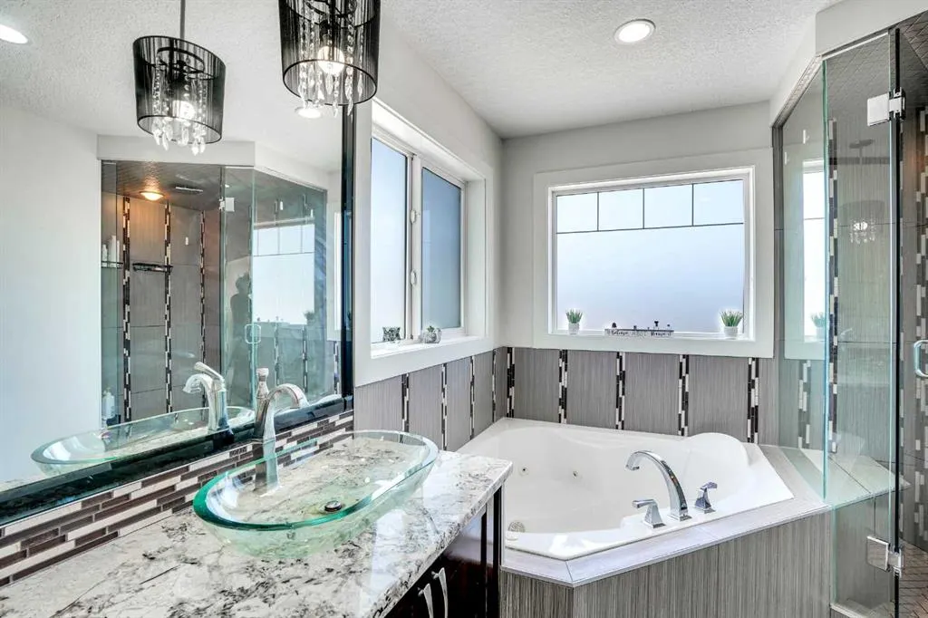 3 Taralake Mews NE