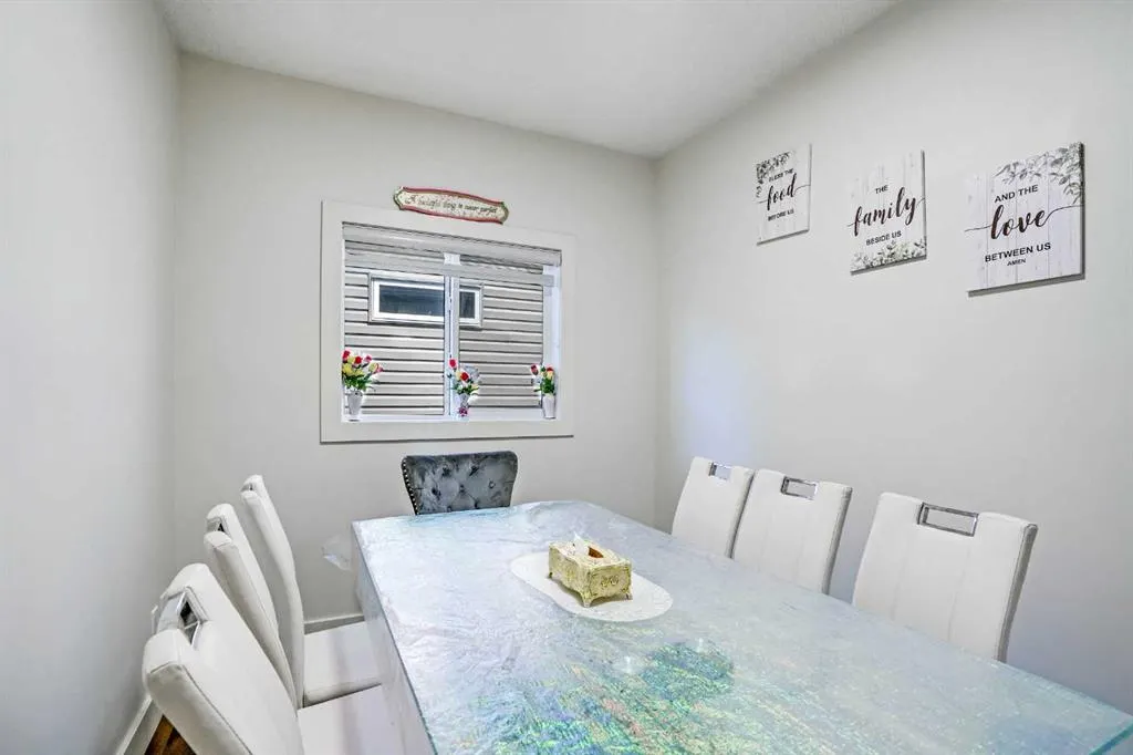 3 Taralake Mews NE