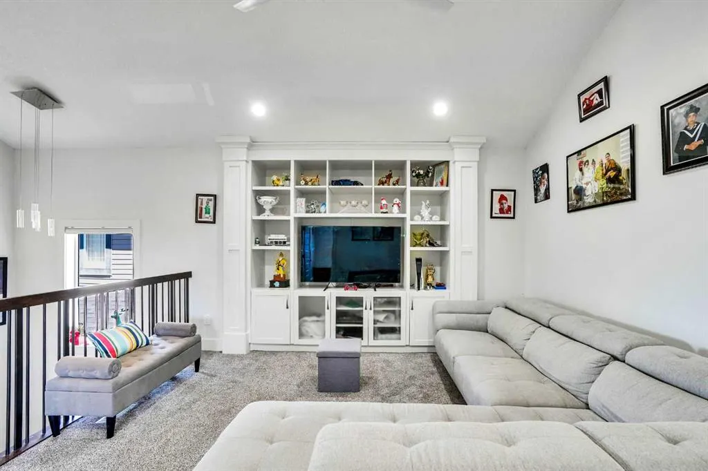 3 Taralake Mews NE