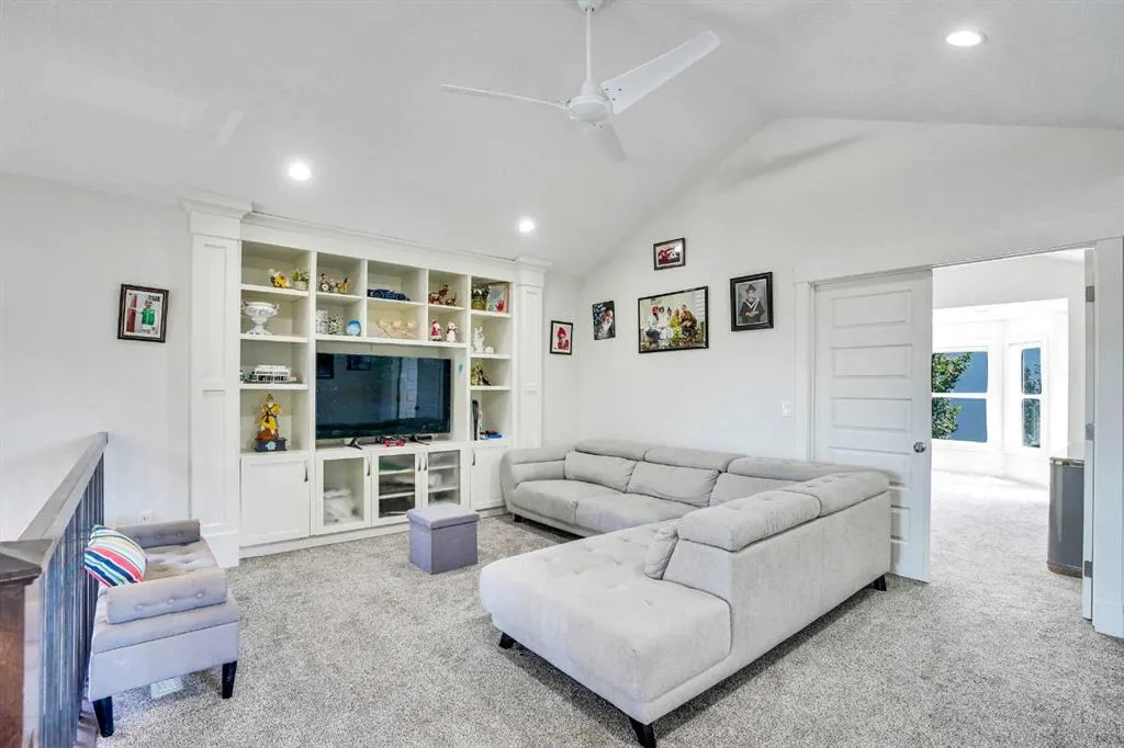 3 Taralake Mews NE