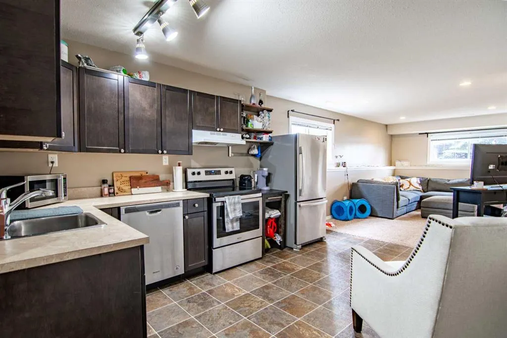 21 Ralston Crescent