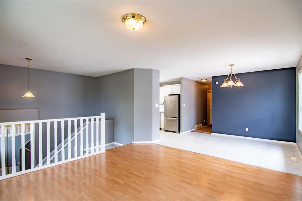 21 Ralston Crescent