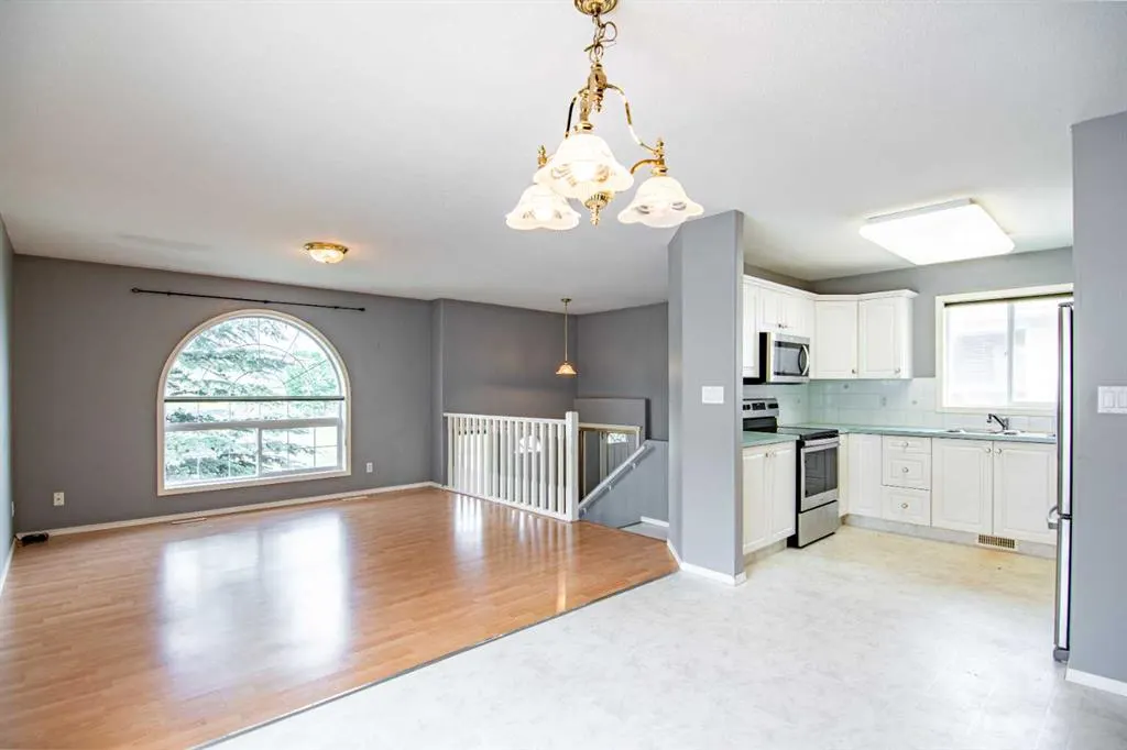 21 Ralston Crescent