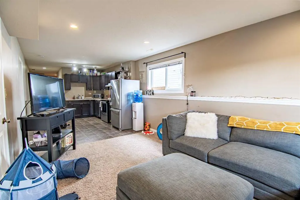 21 Ralston Crescent