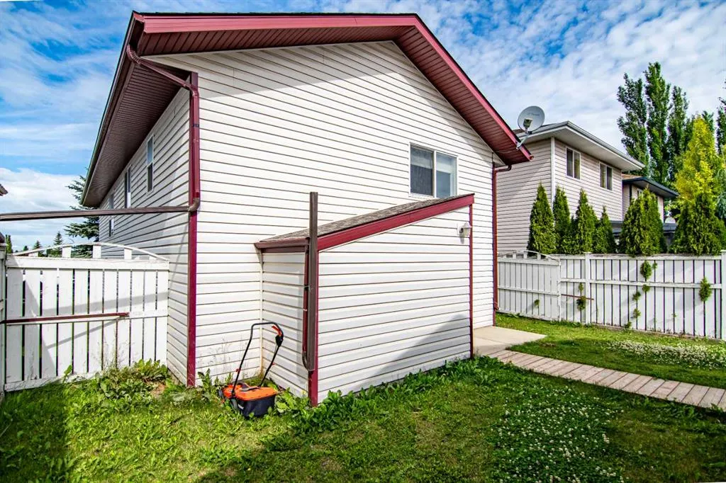 21 Ralston Crescent