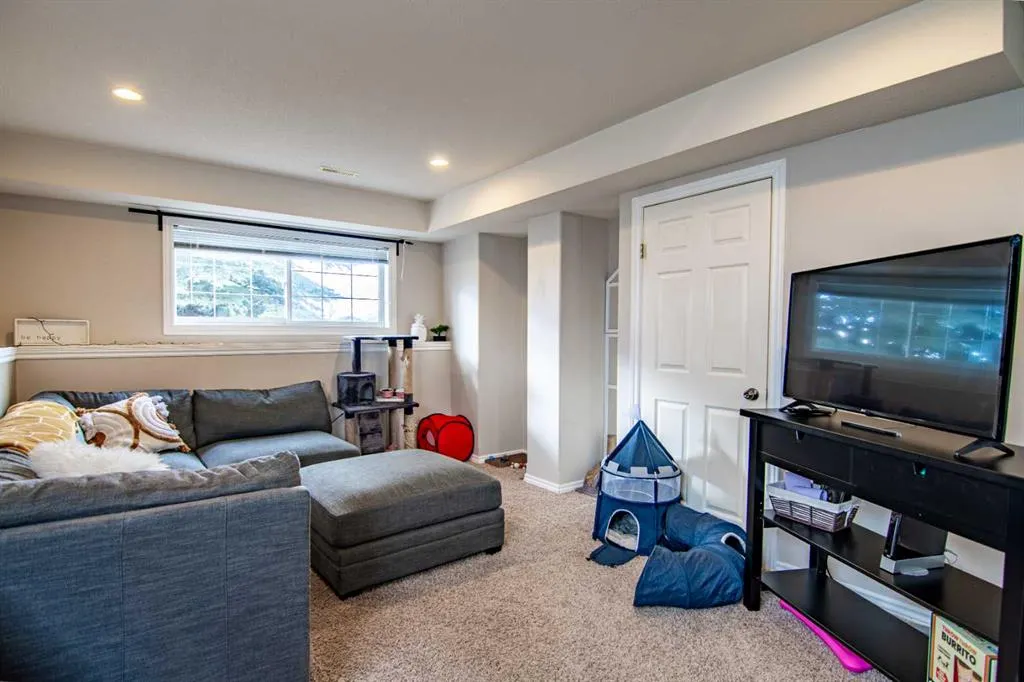 21 Ralston Crescent
