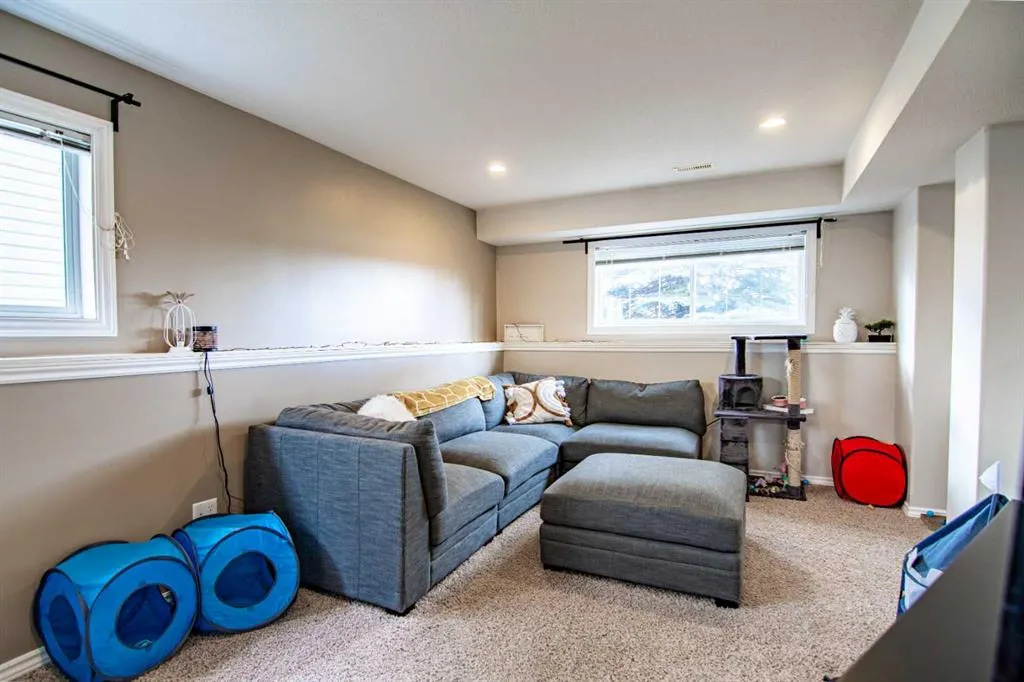 21 Ralston Crescent