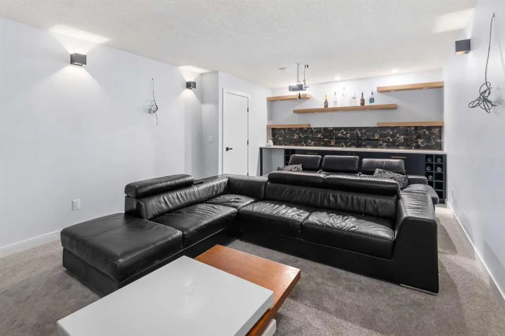 13 Calterra Court