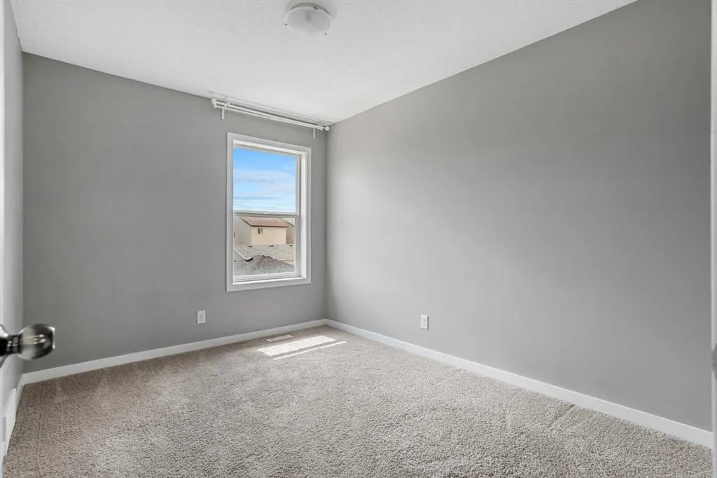 17 Skyview Point Common NE