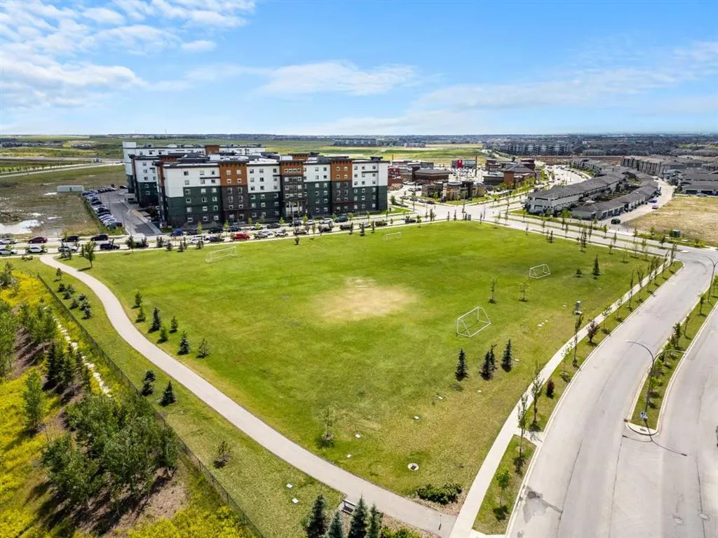 17 Skyview Point Common NE
