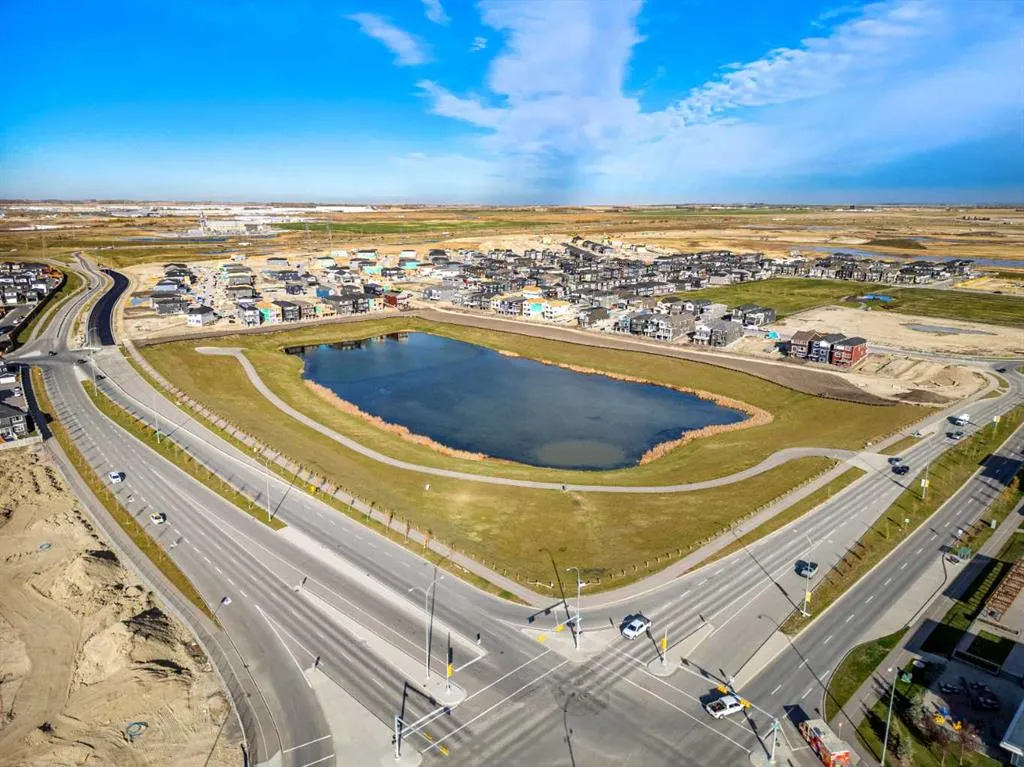 17 Skyview Point Common NE